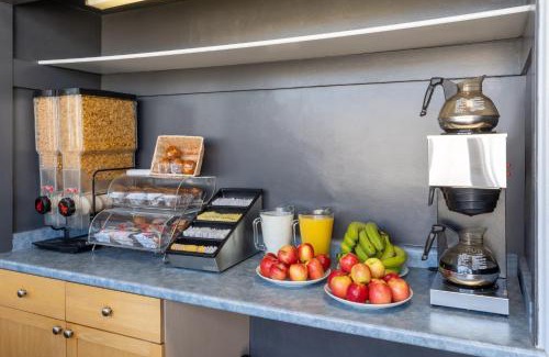 Regina Hotel | Thriftlodge by Wyndham Regina North