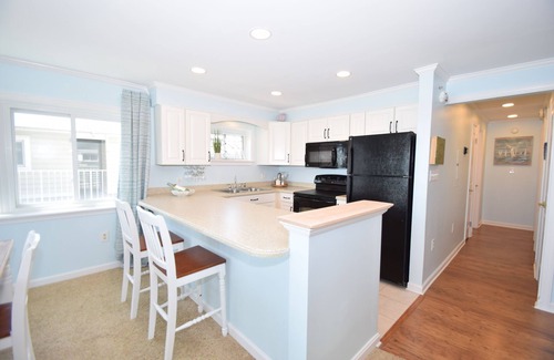 Midtown Ocean City Condo | Thunder Island 91B-Baywater 39th St, Free WiFi, Pool, Elev, W/D, AC