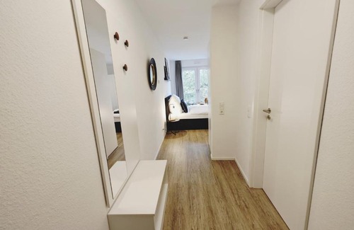 Metzingen Apartment | TiCasa BLACK-Zentral-Outlet-Aufzug-Stylisch-Unique