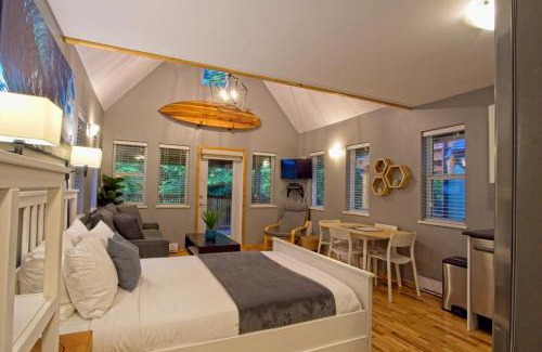Ucluelet House | Tide and Trail- Cabin in Ucluelet