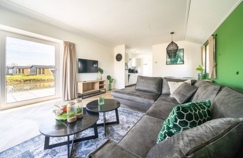 Kerkdriel Ski Chalet | Tidy chalet with dishwasher, near the river Maas