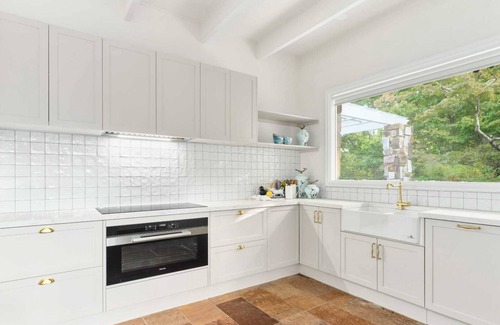 Mount Macedon House | Tieve Tara Summary: E