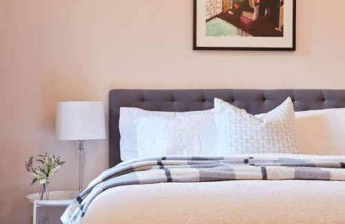 Bright Apartment | Tiffany's Cottages