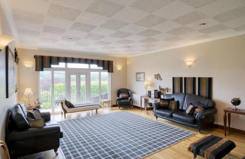 Dollar House | Tigh Na Beannaich