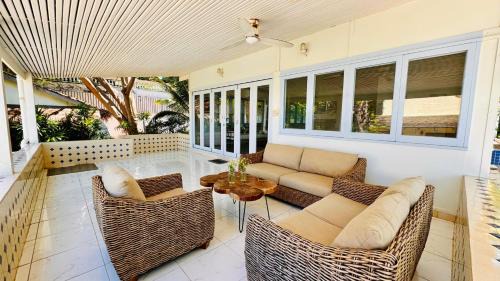 Nong Chaeng House | Tiki White House
