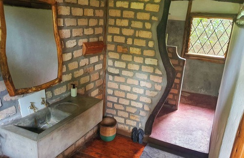 Entebbe Cabin | Tilapia Lodge