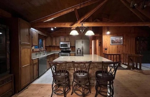Union Ski Chalet | Timber Frame Country Retreat. nClose to Ark Encounter, Creation Museum and Cincy