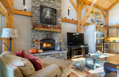 Old Fort House | Timber Hideaway | Pet-Friendly Timber Frame Home with Hot Tub & Views!