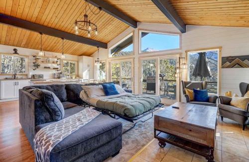 Spring Valley House | Timber Peak Cabin - Hot Tub BBQ Scenic Views