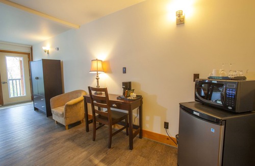 Keewatin Hotel | Timberland Inn