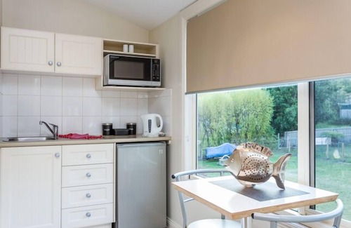 Lorne Cottage | Time to wind down, hear the birds, the Sea. New EV Charger.nDouble Spa Bath.