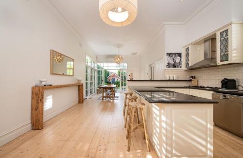 Malvern East House | Timeless Gem in Malvern East