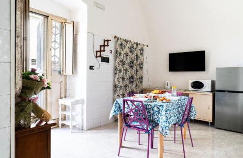 Municipio 5 Apartment | Tina House & Parking by BarbarHouse