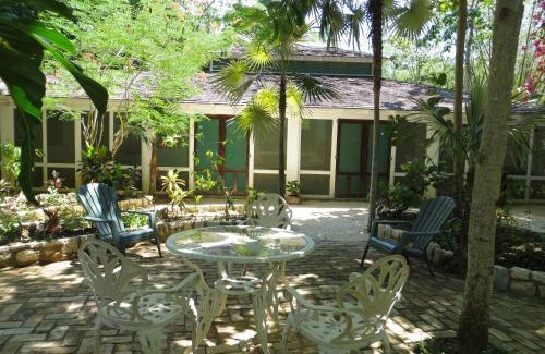 West End House | Tingalaya's Retreat