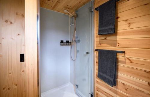 Redu House | Tiny BlackandWood