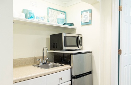 Folly Beach House | Tiny but perfect, super close to the beach.