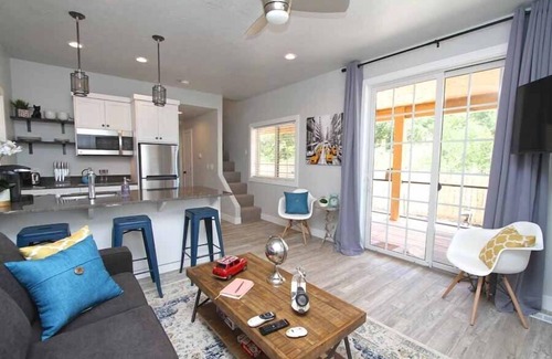 Orderville Apartment | Tiny Home #6 w/East Zion Resort Pool/Hot Tubs