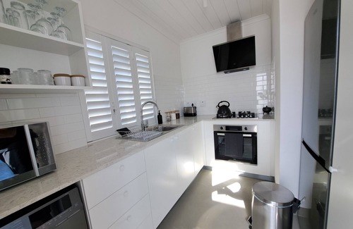 Melkbosstrand Cottage | Tiny Home - Beach Front! Digital Nomad friendly!