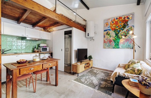 Cartaxo House | Tiny Home 'Casa Das Cantonas Valada' with Shared Pool, Wi-Fi and Air Conditioning