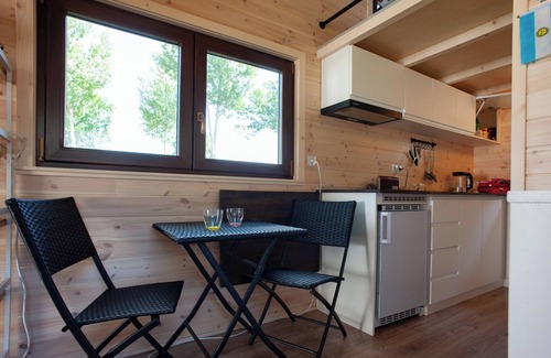 Kloster Lehnin House | Tiny Home 'Ernesto' with Private Garden, Wi-Fi and Air Conditioning