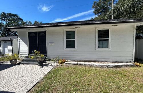 Conway Apartment | Tiny House 10 min from OIA sleeps 2