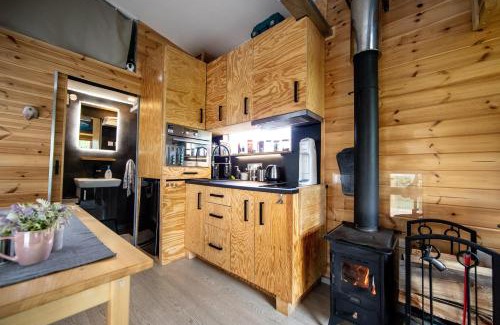 Husinec Apartment | Tiny house - Chatka v Řeži u Prahy