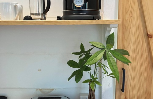 Malibu Cottage | Tiny House in Malibu Mountains Vineyard area.n2 minutes from Calimigos Ranch