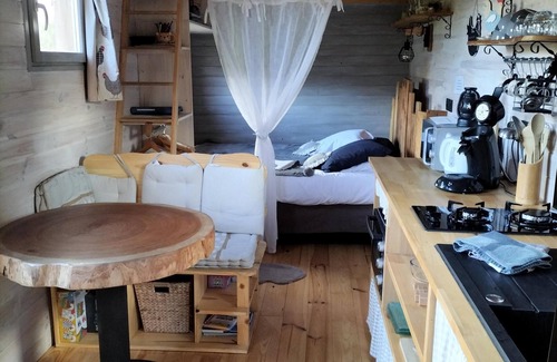 Saint-Vallier Cabin | Tiny house in the countryside