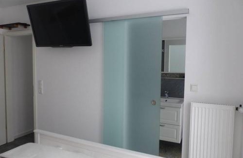Johannesberg Apartment | Tiny House unterm Zwetschgenbaum