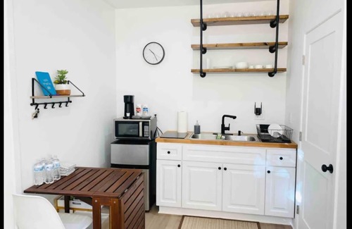 Porter Ranch House | Tiny House with HOT TUB , good up to 4 guests!