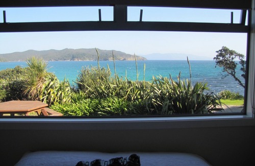 Tryphena Hotel | Tipi and Bob's Waterfront Lodge