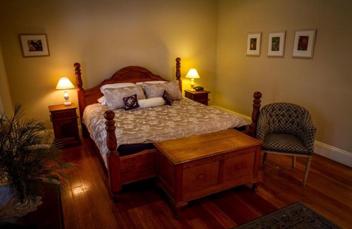 Ebenezer Bed & Breakfast | Tizzana Winery Bed and Breakfast