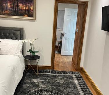 Manor Apartment | TJ Homes - Entire place for 5 Guests - London