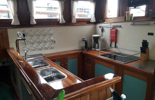 Lemmer Boat Rental | Tjalkjacht Pelikaan Lemmer