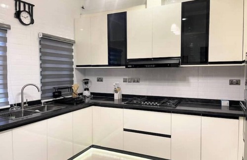 Abuja House | tnSpacious 4-Bedroom Apartment