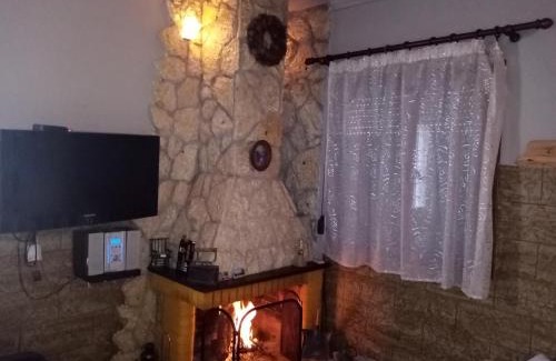 Synikia Mesi Trikalon House | To Konaki