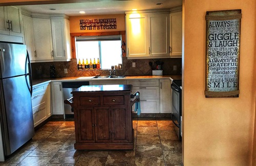 Okanagan-Similkameen House | Toes In The Sand Beach House: Osoyoos Lake 4 bedroom home in a Beach Resort.