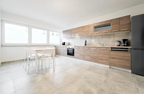 Friedrichstadt Apartment | Tolstov Apartments - City Apartment with 5 Rooms - 15 Min Messe DUS & 10 Min Old Town DUS