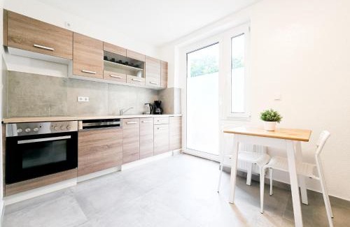 Marxloh Apartment | Tolstov Apartments - Monteurwohnungen mit 3 Zimmern , Balkon und Parkplatz