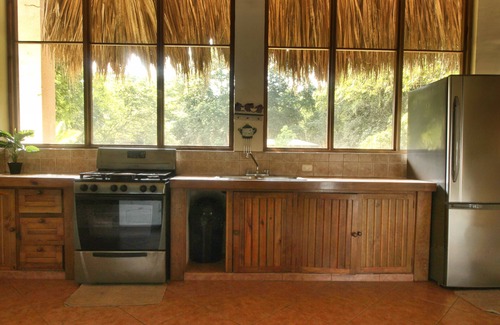 Livingston House | ☀Tom's Paradise: River Front View, Private Pool, A/C + Free Breakfast