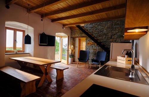 Tinjan House | Tomažev SVET