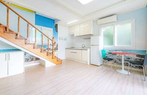 Sanyang-eup House | Tongyoung Blue House Spa Pension