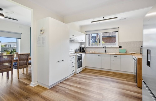 Tootgarook House | Tootgarook Beach retreat today and experience the epitome of beachside luxury