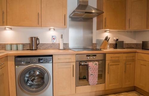 Ipswich Apartment | Toothbrush Apartments - 2 Bed 2 Bath - Anchor Street