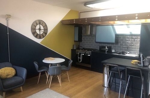 Ipswich Apartment | Toothbrush Apartments - 2 Bed/1 Bath Central Ipswich - Lloyds Avenue
