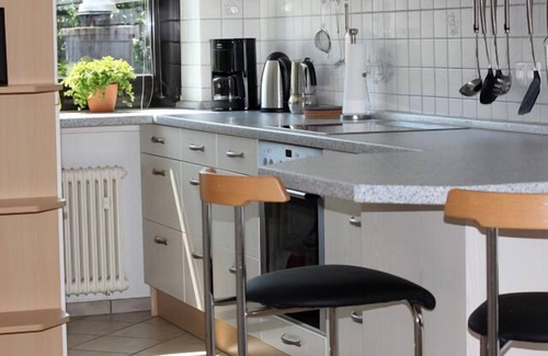 Lindenthal Apartment | Top apartment in the university district, close to the center, 2 bedrooms, balcony, private parking space