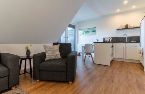 Tumlauer Koog Apartment | Top-equipped thatched-roof holiday apartment with far-reaching views just outside SPO