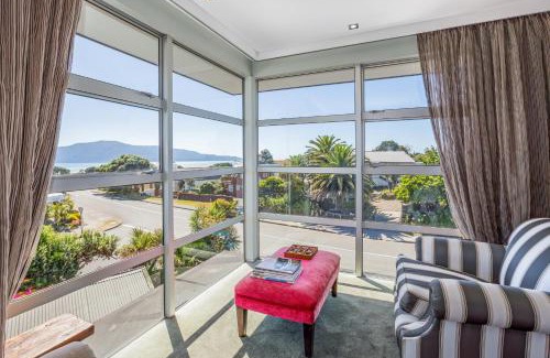 Paraparaumu Beach Bed & Breakfast | Top Floor Bed and Breakfast