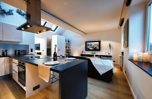 Chatelain Apartment | Top-Floor Loft Apartment in the Louise-Châtelain Area
