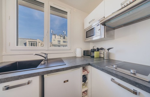 Enfants-Rouges Apartment | top floor studio between Oberkampf and Canal Saint Martin